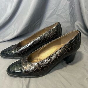 Stuart Weitzman brown croc-embossed leather pumps black stitched cap toe Size 10